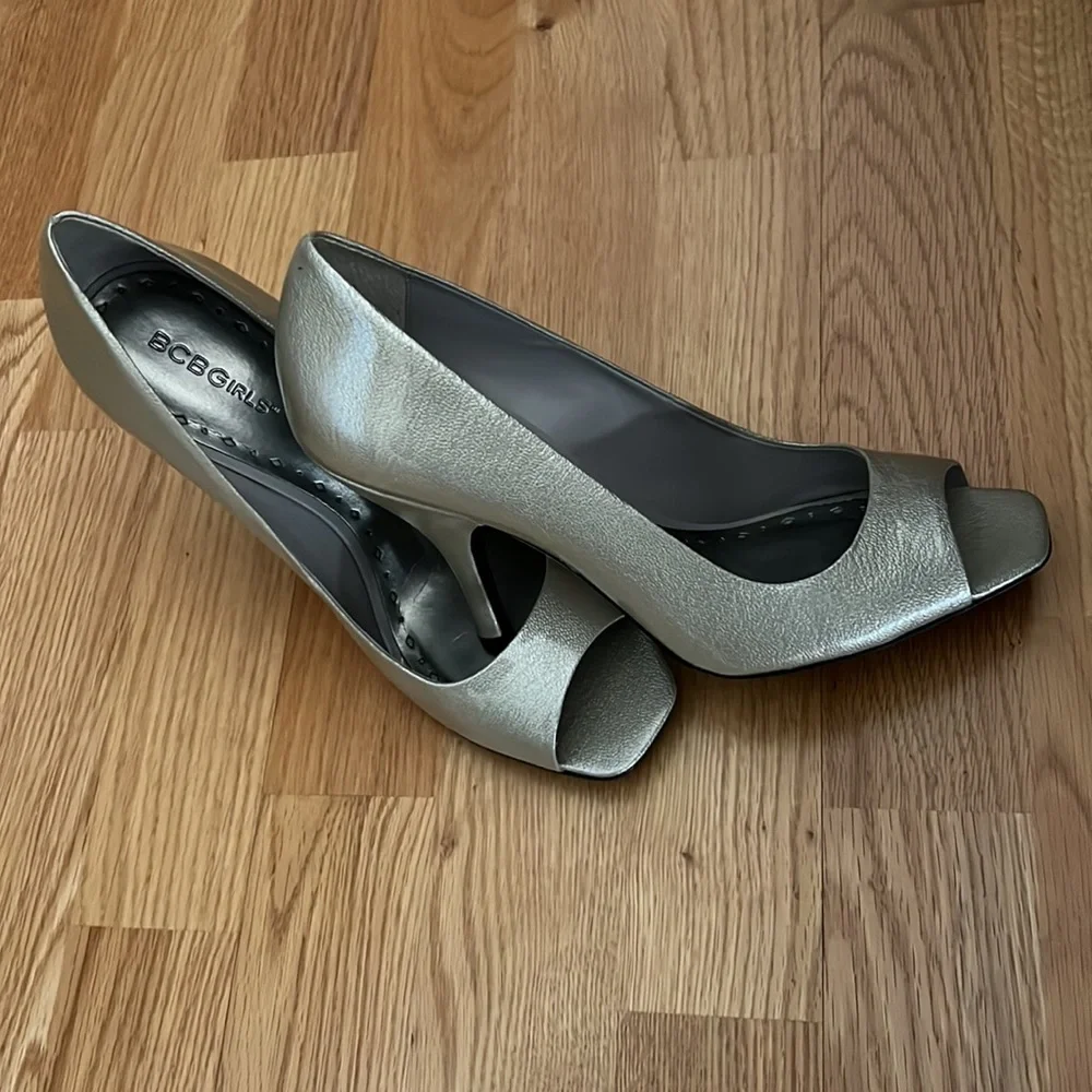 Shoes - Picture 2 of 3